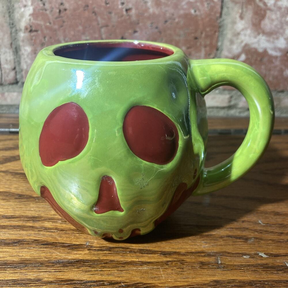 Disney Villains Snow White Wicked Queen Poison Apple Mug Green Red NWOT